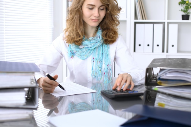 Co to jest dowód księgowy i jaką pełni rolę w firmie?