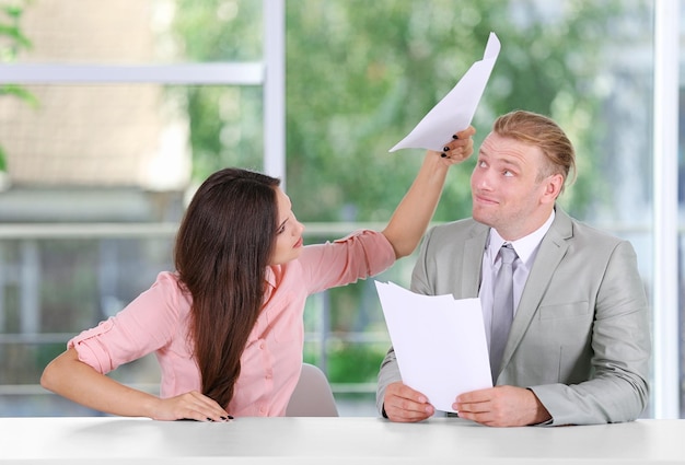 Czy umowa zlecenie jest umową o pracę?