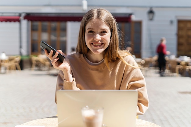 Jak płatności online zmieniają sposób korzystania z urzędów i instytucji publicznych
