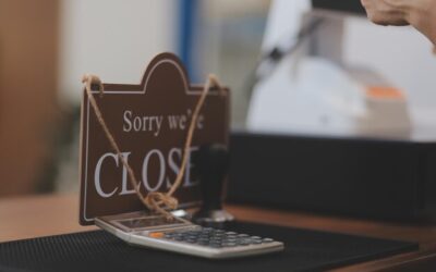 Kiedy przysługuje zwolnienie z VAT przy sprzedaży lokalu?