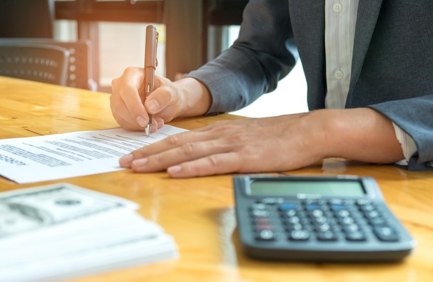 Umowa o dzieło kto płaci podatek dochodowy?