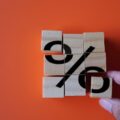 Jak obliczyć procent z kwoty brutto w codziennych sytuacjach?