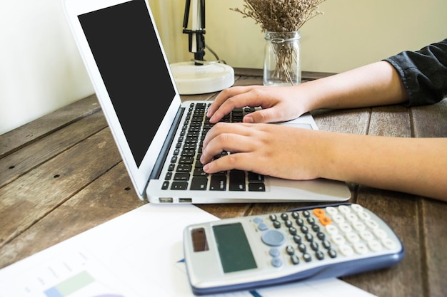 Jak rozliczyć podatek online i uniknąć najczęstszych błędów?