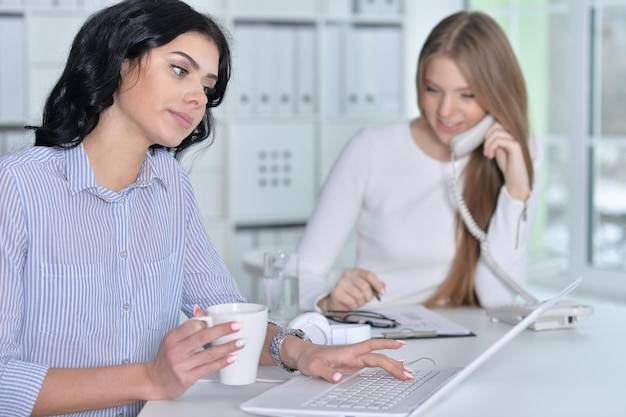 Czy pracodawca płaci za urlop wychowawczy?