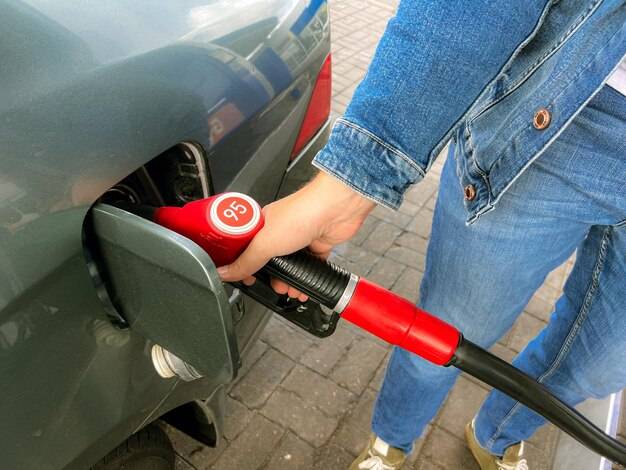 Kiedy można odliczyć 50 vat od paliwa w firmie?