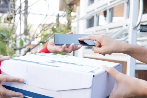 Ile idzie przekaz pocztowy z ZUS i od czego to zależy?